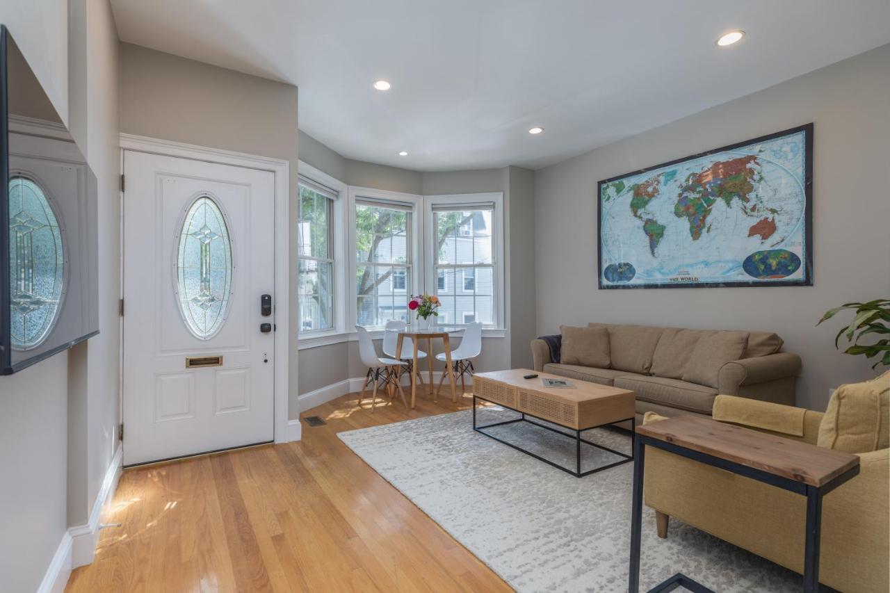 Sunny Convenient Home W/ Private Patio! Easy Walk To Everything! Boston Exterior foto